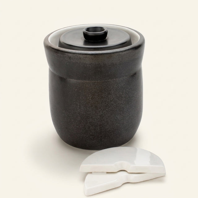 TOMO 3-litre black stoneware fermentation crock with water-seal lid and two half-moon ceramic weights