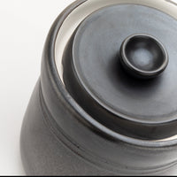 Close-up of the 3L crock's water-channel rim and domed lid knob